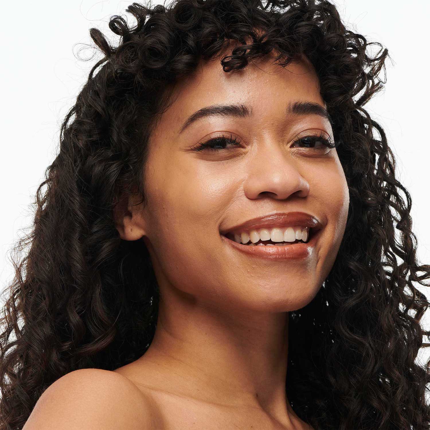 STUDIO RADIANCE SERUM-POWERED (BASE DE MAQUILLAJE PARA ROSTRO)